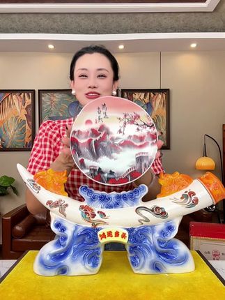 杏花村鸿运当头收藏酒 景德镇高端陶瓷和杏花村美酒联合打造的经典美酒,1500毫升接近3斤酒水,53度黄金度数,送人送礼收藏摆柜太合适了!#白酒#好酒推荐 #清香型白酒 #好喝不贵 #杏花村