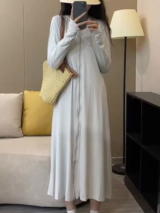 夏天怕晒黑的姐妹们一定要入手这件长款防晒衣,它不仅轻薄透气,还自带冰凉感,从头包到脚。防晒效果杠杠的#创作灵感