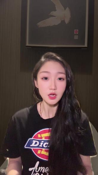 不信去发一句试试看它怎么怼你 #多闪app #小火人AI聊天 #多闪