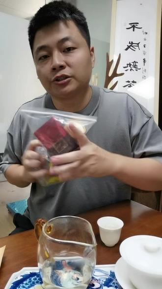 收到山东戈登兄的一堆茶样,先来品尝一下珍藏了8年的福鼎白毫银针#白茶 #存白茶 #白毫银针 #有辛茶