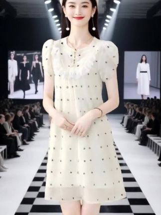 #时尚气质穿搭 #夏季穿搭 #洋气减龄 #穿出自信穿出美丽 #连衣裙