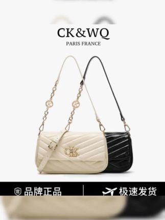 #包包 姐妹们快看啊!我挖到一只超温柔的小香风腋下包包,简简单单的设计却超显气质,无论是斜挎还是单肩都很好看,小小一个容量还挺不错,日常出门足够了。喜欢的姐妹赶紧冲吧!#平价包包#美包分享#包治百病#轻奢女包#潮流女包#送女朋友的礼物#单肩斜挎包