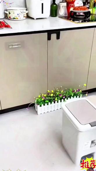 家里备一个能脚踩又能手按压的垃圾桶,扔垃圾也太方便了#垃圾桶#双开盖垃圾桶 #带盖垃圾桶 #脚踩垃圾桶