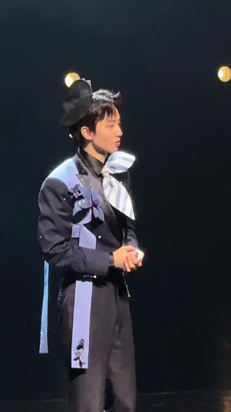 12.11王俊凯《趁世界还年青》谢幕
小手一嘘全场安静啊啊啊啊太帅了!!!
董子健和陈建斌老师也来看啦~喜欢了十几年的人终于出现在了我的相册里😭
#王俊凯 #王俊凯话剧 #王俊凯趁世界还年青 #趁世界还年青 #话剧