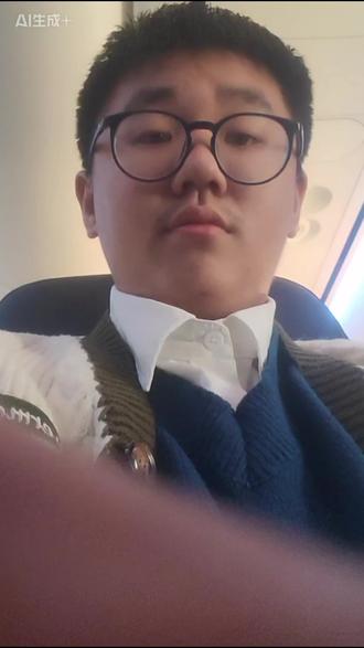 大四学生在大学最后一年来海口看果子vlog
在大四前又完成了一个里程碑咯
Katy Perry在我眼里一直是一个阳光可爱明媚活泼大气的小姐姐
她没有很重的艺人包袱,没有距离感的光芒,她率真执着
是那个巡演期间收到爱人的分手消息都能咬牙坚持唱teenage dream的小姐姐
是那个尽管witness失利就开始的霉运作祟,也能以全新有活力的姿态迎接明天的乐观主义
她是姐妹是一位母亲,或许你睁大眼睛看看她的一切
你会发现她是一个野心勃勃却同时心思缜密,活泼开朗,从容大方的女性
她会在中国杭州虔诚祈祷求平安,我们也希望她真真切切的可以平息一直缠绕在她身上的霉运
她从来不缺音乐标签,她从不脸谱化,她是水果姐,一个diva
创可贴在她破碎的心灵,她也能怀着一颗破碎的心一次次的面对世界...
她是katy Perry
#katyperry #katyperry水果姐 #katyperry演唱会 #水果姐 #水果姐katyperry