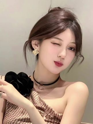 又是开心的一天,来感受感受生活的慢节奏#耳环并耳饰 #时尚饰品 #美出高级感#小众设计感#精致女人必备 @上热门🔥🔥🔥 @DOU+小助手