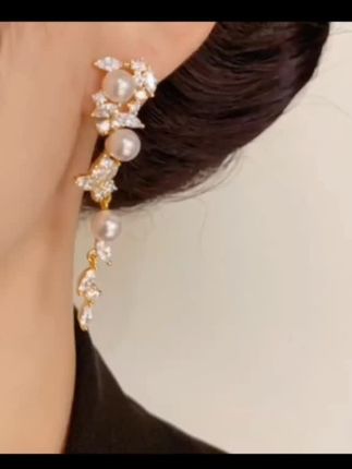 #上热门 铜合金耳饰 超闪!树叶长款珍珠流苏耳环女s925银针时尚高级感耳饰#网红发饰 #头饰搭配 #时尚饰品 #耳饰搭配