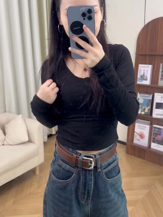 要在触手可及的时间里热情摇荡,燃烧,沸腾,一往无前的发光发热。#牛仔裤 #每日穿搭look #高品质女裤 #小个子显高显瘦穿搭