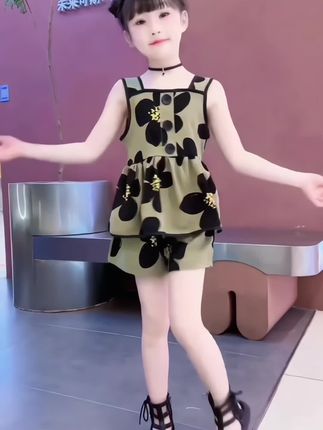 #上热门 #女童夏季套装 #萌娃穿搭 #潮童必备 #谁穿谁好看