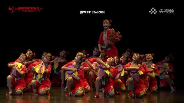 第13届小荷风采《庆穗鼓韵》完整舞蹈视频 威信13182686808 少儿舞蹈比赛 #上热门 #小荷风采舞蹈 #小舞蹈家 #少儿舞蹈服装 #小兰花奖 #视频来自互联网#背景LED定制