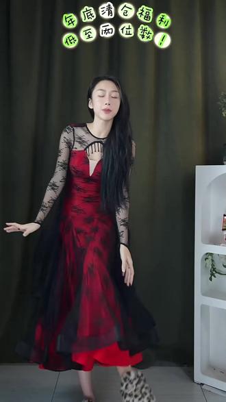 穿上这条红底鱼骨裙,舞池里的焦点就是你!