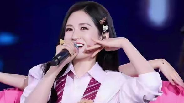 唱功遭质疑却全网明星力挺,谢娜演唱会藏着太多人情世故唱功遭质 唱功遭质疑却全网明星力挺,谢娜演唱会藏着太多人情世故