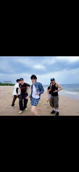 非常打扰MV 真的帅炸了!!!下次见面都要变得更好🥳@何秋亊 @啊哈~(大大怪) @陈小佳 @土豆🥔、 @孟令辉 @杰尼龟 #何秋亊 #非常打扰