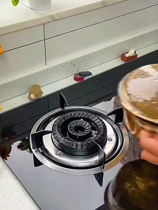 这个#燃气灶支架 太好用啦,家里的大锅小锅都能稳稳地放上去,再也不担心打滑了,四爪五爪燃气灶都适用,方便又实用!#燃气灶防滑架 #燃气灶锅架 #支架 #厨房好物