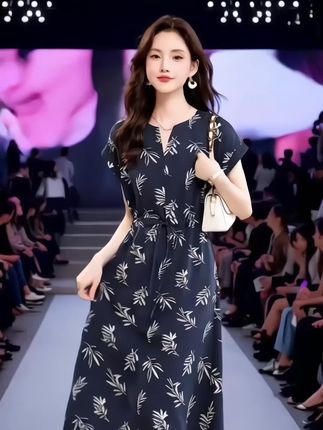 #气质连衣裙 #优雅气质 #高级感穿搭 #穿出自信穿出美丽 #谁穿谁好看