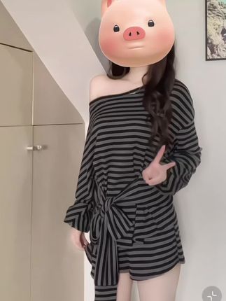 #新款复古绑带交叉露肩斜肩条纹上衣高腰a字短裤两件套女