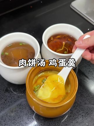 每次这样炖的汤我家大小,朋友都非常喜欢,汤鲜味美,肉饼也是嫩嫩的,炖各种汤鸡、鸡羹都很好#瓦罐汤 #煲汤