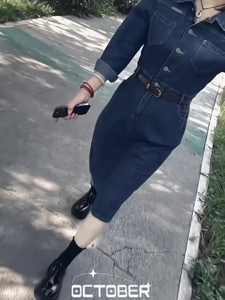 #通勤搭配 这条牛仔裙真的太绝了!它是那种很复古的水洗做旧风格,穿上身超级好看,而且特别显瘦,完全看不出腿粗屁股大的缺陷,不管是单穿还是搭配外套都超美,简直是秋冬必备战袍。#高级感穿搭 #韩系穿搭