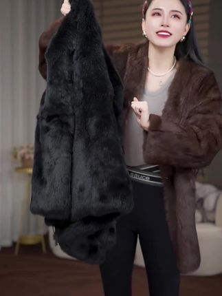 #谁穿谁好看 #显瘦穿搭 #保暖又好看 #秋冬穿搭 #美出高级感