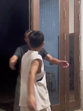 周老师是我老爸,李老师是我老公,他俩认识明明在我之后,为何关系却处得比我铁呢?女婿和外孙吃完饭要回家了,看看人家周老师这满满的仪式感,此刻,倒显得我这个做女儿的像个外人了#翁婿情深