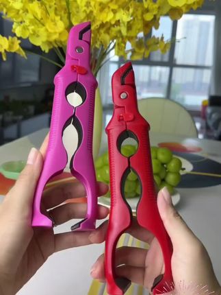 蒸锅上的盘子不要再用手端了,不卫生还烫手,用这个防烫硅胶夹,即安全还卫生 #种草#好物推荐🔥 #厨房好物 #硅胶防烫 夹