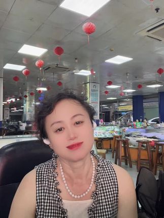 人这一辈子,就只有三天: 回不去的昨天、忙不完的今天、想不到的明天。人生没有白走的路,每一步都算数。过去人,过去事,笑笑就好;现在人,现在事,尽心就好;未来人,未来事,随缘就好。上班了……