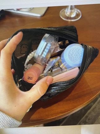女生的包里真少不了这种收纳小包,出门各种补妆防晒和零碎小物件都放里面,干净整洁还一目了然拿取方便#网纱收纳包 #网纱包 #收纳整理