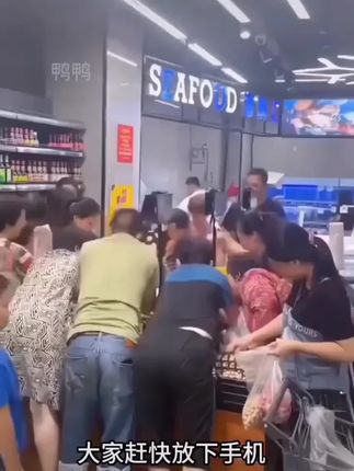 什么样的家庭孩子最幸福?一个温暖的家,情绪稳定的父母才会给孩子带来幸福和自信。#家长必读