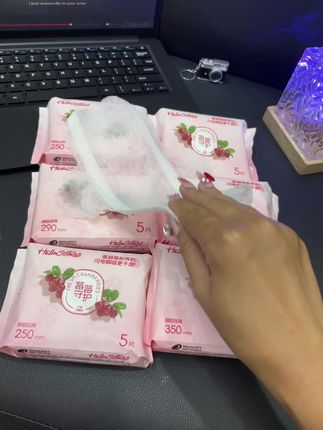 公主们又薄又透气的卫生巾你体验过!就是这款蔓越莓卫生巾!好用又好看!轻薄透气瞬间吸收#超薄透气 #卫生巾推荐 #强烈推荐 #姨妈巾
