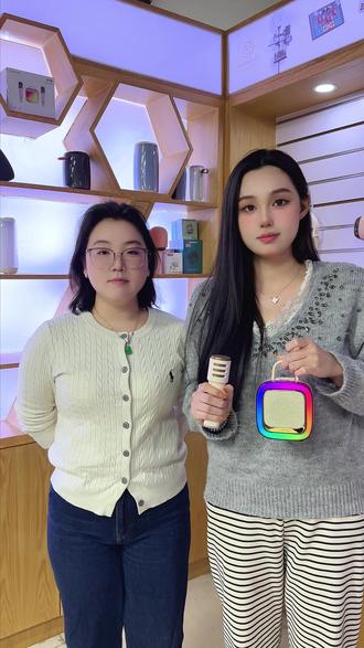 注意看!在家就能唱歌,实现家庭KTV#家庭KTV #麦克风 #金运K歌音箱