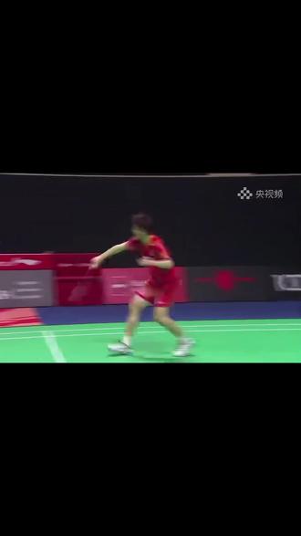 石宇奇1-2不敌印尼选手法汉 身体伤病未痊愈,本次参赛以调整状态为主。
高强度赛事叠加身体负担,发挥受限也在所难免。
赛场有胜有败,期待后续调整状态再创佳绩!#石宇奇 #国羽 #新加坡大师赛 #羽毛球 #男单