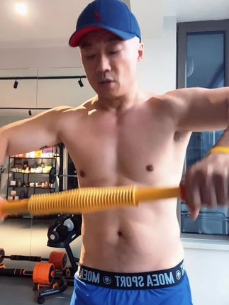 臂力棒居家练胸 肩 背 手臂很给力!超高性价比让你难以想象!#居家锻炼 #臂力棒 #好身材练起来