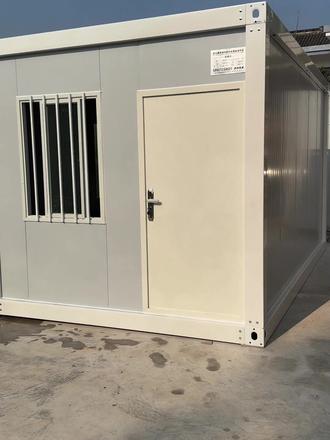 山路窄、楼顶高、大车进不去? 快拼箱散件运输,人工就能搬运安装。不用大型设备,哪里需要就装哪里,真正做到灵活建房!
#快拼箱安装 #现场安装 #农村建房 #移动板房 #临时用房