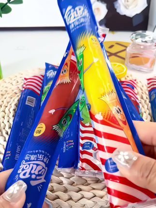 居然被我找到一个这么好吃的冰沙棒,#快乐冰沙 就是这个快乐冰沙,冰冰凉凉的多种口味,#冰沙 一次吃到爽!#夏日必备 #清凉解暑小宝贝 #好物推荐🔥