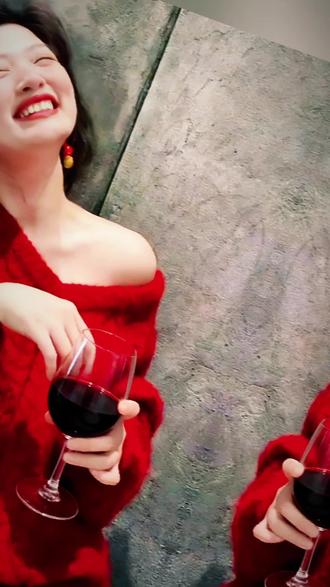 你问我情人节怎么过?一个人过,看别人过,一笑而过,擦肩而过,曾经有过闭门思过,请问阁下,你怎么过?#情人节 #土味情话 #情感 #今日情人节 @抖音创作小助手