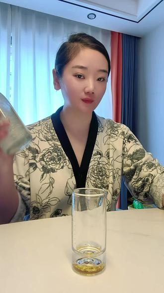 听说山楂树下不给山东发货?好吧我这一辈子都不喝山楂树下了。#喝酒 #女人喝酒 #山楂树下 #山东 #女人