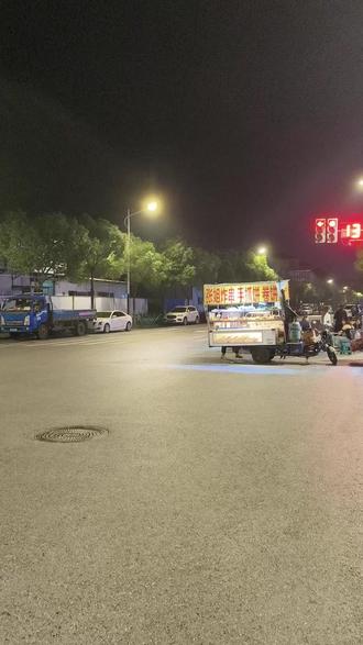 夜市,一座城市的灵魂#精金花园 #南京 #小吃一条街 #抖音美食推荐官 #短视频