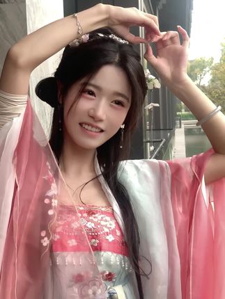 华伦天奴跟足力健 你让我怎么选#花碎花 #国风大典 #小高