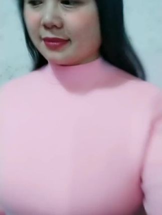 #跳舞💃 在那桃花盛开的地方。有我迷人的花香。好金典的歌!