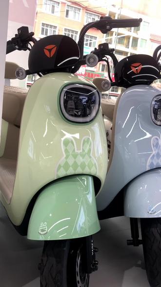 雅迪Q6青春版 ,可爱的外观,一眼Q6,一秒心动,NFC触碰解锁,这么高的配置,只要一星期工资就可以带回家,欢迎到店选购#雅迪电动车 #雅迪q6青春版 #兴城雅迪