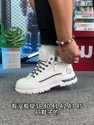 这才是良心的休闲鞋,鞋面舒适透气不闷脚,软底软面很舒适,鞋底防滑又耐磨,穿上睡觉都不想脱。#休闲男鞋#潮鞋推荐好看不贵 #好穿又百搭 #软底软面穿上超舒服 #好穿不累脚