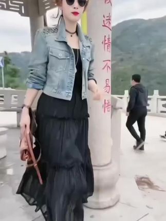美式复古牛仔外套2025春季新款高级感洋气时尚气质翻领钉珠上衣女