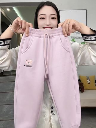 女童加绒卫裤天冷了,一定要提前给孩子把厚裤子给准备上,新品冲销量才二十多,有女儿的放心入,超值#女童连衣裙 #女童休闲裤推荐 #女童加绒裤子一体绒
