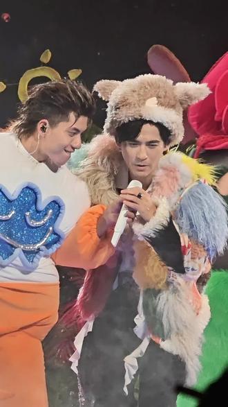 恒星之城12.22尾场 make a wish 恒星之城12.22尾场 make a wish
周仔很享受,很开心
#周渝民 #恒星之城巡回演唱会 #梅赛德斯奔驰文化中心