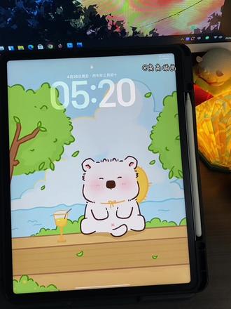 这只小狗也太会享受生活了吧~ ❤️画一幅治愈又温馨的卡通插画,以可爱狗狗为核心主角,搭配海边,云朵,绿树,海面,这些温柔元素,整体走清新治愈风,用柔和的色彩和简单的卡通线条,营造出狗狗悠闲岁月静好的氛围感,让人看了放松治愈,满满的温柔感!治愈系小狗插画,看完心情超好~~ #跟着抖音学画画 #治愈系插画 #procreate绘画 #绘画过程 #春日插画 @DOU+小助手 @抖音小助手 @抖音作者助手