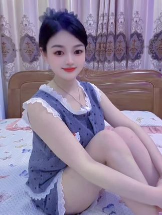 “十年前,大多女孩的婚姻观是,不管他家条件怎么样,哪怕他没有钱,没有房子没车子,只要他对我好什么都会有的。十年后,才发现再好的青春,也换不回美好的回忆,曾经那个不图房不图钱,不图车的你现在过的好吗?#在家的状态#睡衣家居服