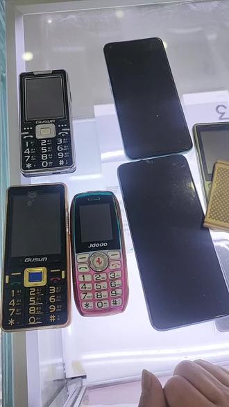 老年手机以旧换新。