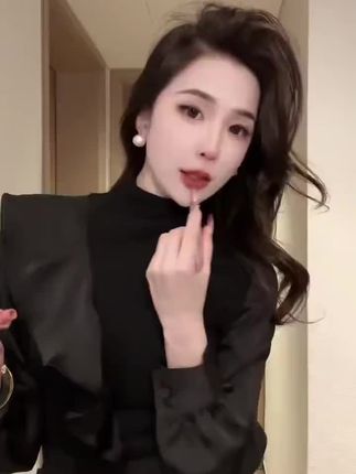 #穿搭 时尚显瘦修身百搭气质套装#谁穿谁好看 #😘小十月 #上热门 #时尚穿搭