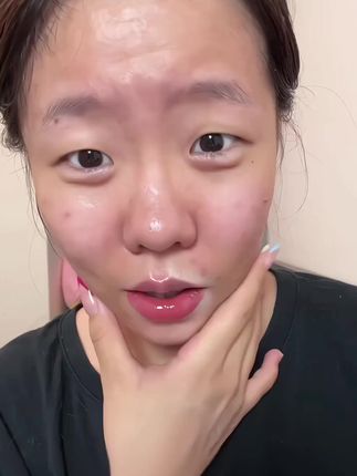 姐妹,我又找到人生唇釉了!秒成膜!不粘嘴不拉丝儿,涂上嘴巴嘟嘟嫩嫩的!!#柚子小西唇釉 #试色 #唇釉试色#镜面唇釉 #不沾杯唇釉