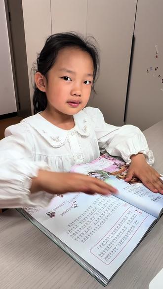 #小学必背古诗词推荐 幼儿园的墨墨,挑战每日一首古诗。
今日背诵:《大林寺桃花》
愿你在日积月累中,心中有诗,眼里有光#必背古诗文 #亲子阅读 #国学启蒙 #儿童古诗